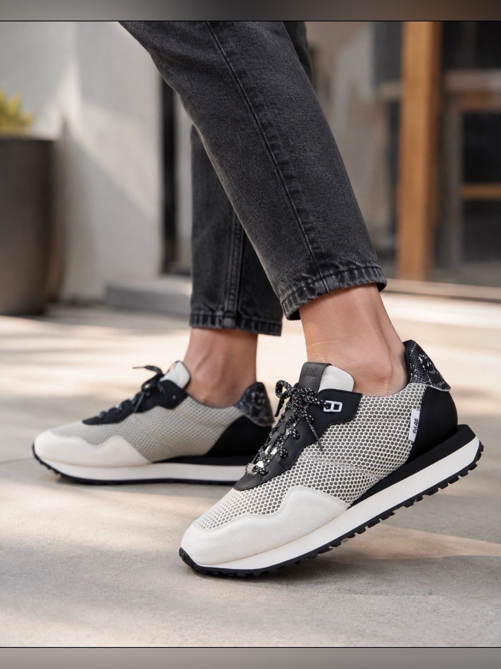 P488 Cancun Sting Black and White Sneakers Size EU 38